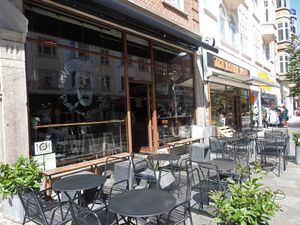 Outdoor seating at We Feat Pure Organic in Aalborg