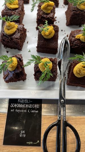 Tortone al cacao e carota: delicati  at Tibits in Winterthur