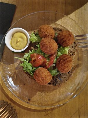 Vegan kroketjes on bread at Wolf Hotel Kitchen & Bar in Alkmaar