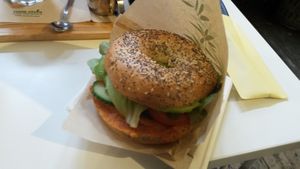 Vegan bagel at Li O Lait in Bruges