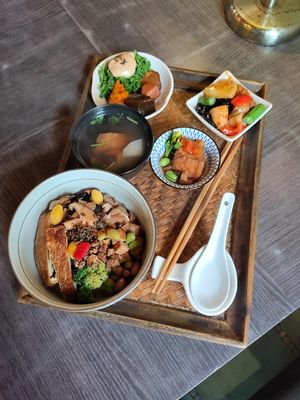 (蔬)素食套餐餐點 at Flower Space 花草空間 - HuāCǎo KōngJiān in Hualien
