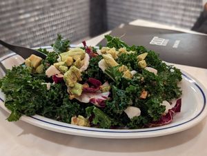 Vegan kale salad at 800 Degrees - Shinjuku in Tokyo