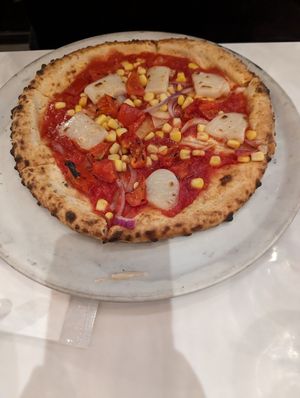 Marinara with vegan cheese at 800 Degrees - Shinjuku in Tokyo