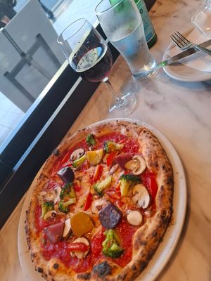 Vegan pizza at 800 Degrees - Shinjuku in Tokyo