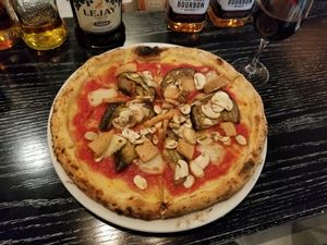 marinara with aubergine, mushrooms, soy sausage and soy cheese at 800 Degrees - Shinjuku in Tokyo