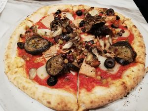 Vegan pizza at 800 Degrees - Shinjuku in Tokyo