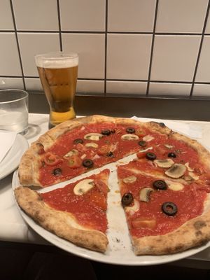 Vegan pizza at 800 Degrees - Shinjuku in Tokyo