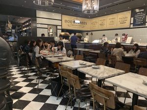 800 restaurant  at 800 Degrees - Shinjuku in Tokyo