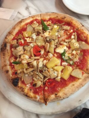 Marinara pizza with soy cheese, mushrooms, roasted garlic (delicious, large chunks of garlic), pineapple, potatoes, and roasted capsicum/pepper. at 800 Degrees - Shinjuku in Tokyo