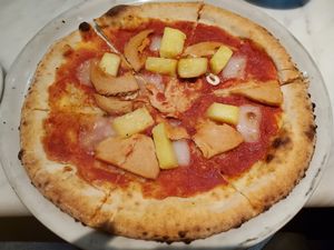 Marinara, soy cheese, vegan ham, pineapple at 800 Degrees - Shinjuku in Tokyo