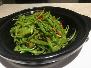 Green beans with vegan bacon at HuaLang Vegetarian in Beijing