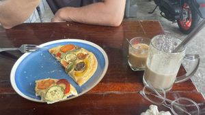 Hummus pizza   at Lovegan in Binh Thuan