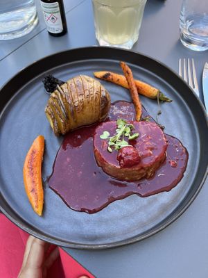   at Like An Elephant in Lyon