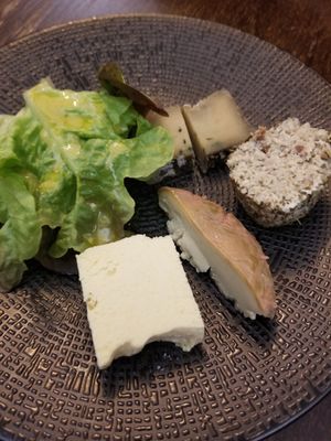  at Like An Elephant in Lyon