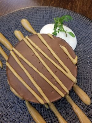  at Like An Elephant in Lyon