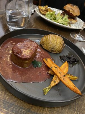 Seitan  at Like An Elephant in Lyon