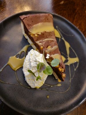 Tarte chocolat cacahuètes  at Like An Elephant in Lyon