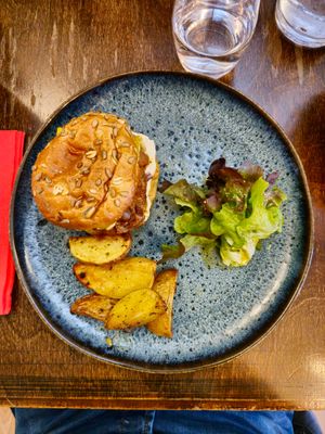 Burger steak fruit du jacquier  at Like An Elephant in Lyon