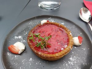 Praline pie : cute and quite good (the sable was probably a bit overcooked) at Like An Elephant in Lyon