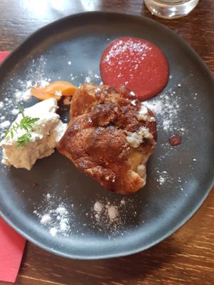 Banana bread at Like An Elephant in Lyon