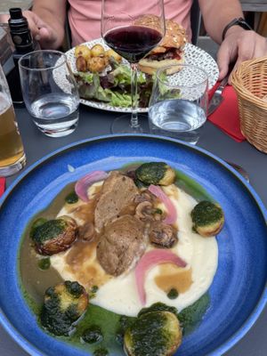 Seitan aux amandes  at Like An Elephant in Lyon