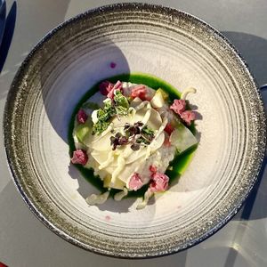 Food so delicious and beautiful I have to share from multiple angles!!!! 💚💚💚  at Like An Elephant in Lyon