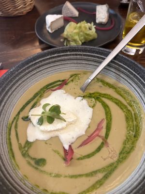   at Like An Elephant in Lyon