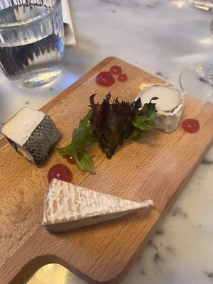 Cheese plate   at Like An Elephant in Lyon