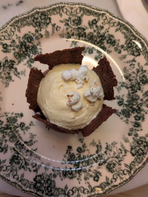  at Like An Elephant in Lyon