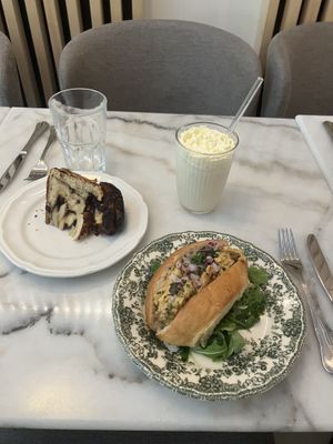   at Like An Elephant in Lyon