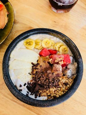 Lux Oatmeal... at Brew and Breakfast in Da Lat