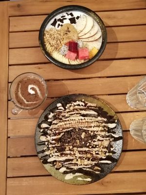 Vainilla pancake and porridge at Brew and Breakfast in Da Lat