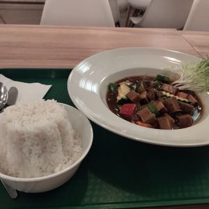 Kung pao at Vegan Life in Prague