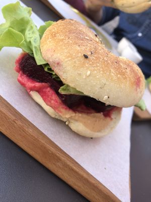 Beet and bean bagel at Beigelistai  in Vilnius