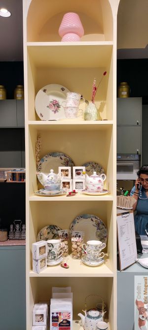 English Vaisselle at Jo and Nana Cakes in Paris