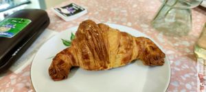 Croissant at Jo and Nana Cakes in Paris