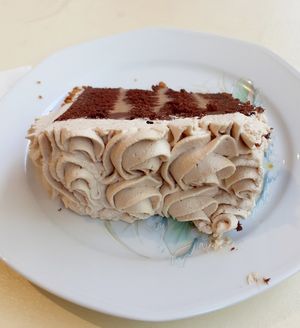 Crème onctueuse et aérienne at Jo and Nana Cakes in Paris