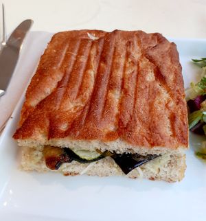 Focaccia 👍 at Jo and Nana Cakes in Paris