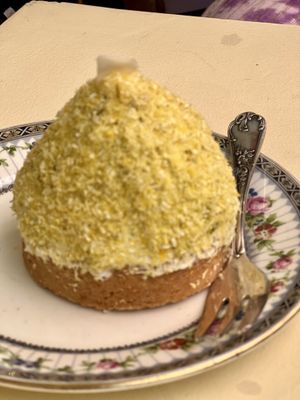 Mont coco citron   at Jo and Nana Cakes in Paris