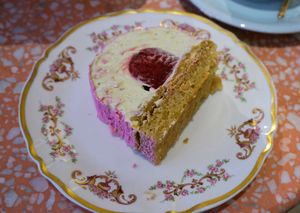 Raspberry christmas cake at Jo and Nana Cakes in Paris