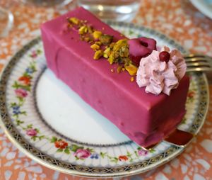 Pistachio/Raspberry cake at Jo and Nana Cakes in Paris