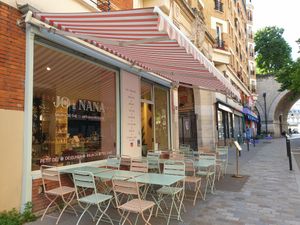 Exterior at Jo and Nana Cakes in Paris
