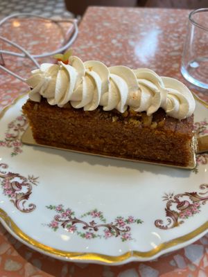 carrot cake at Jo and Nana Cakes in Paris