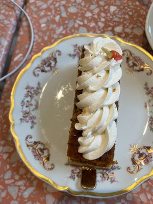 carrot cake at Jo and Nana Cakes in Paris