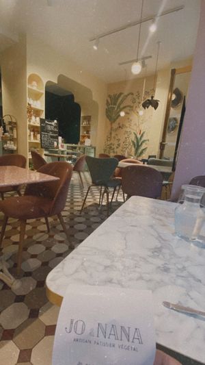 Salon de the´  at Jo and Nana Cakes in Paris