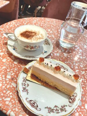  white chocolate lavender cake at Jo and Nana Cakes in Paris
