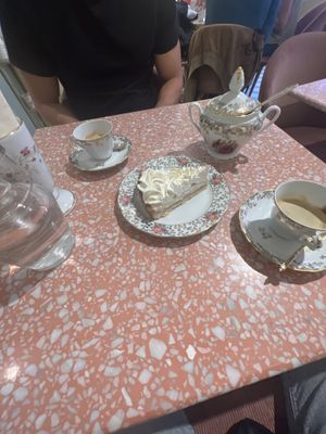 Lemon pie  at Jo and Nana Cakes in Paris