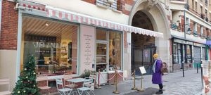 Facade at Jo and Nana Cakes in Paris