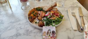 Brunch platter, tofu scramble, vg bacon, roasted potatoes and mixed salad  at Jo and Nana Cakes in Paris