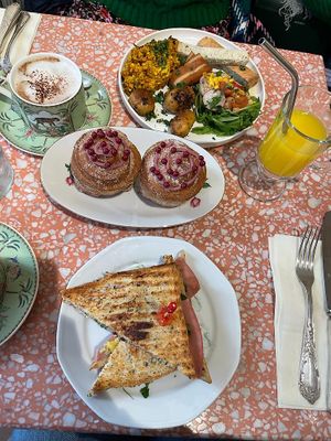 Brunch plate, grilled cheese sandwich and daily cruffins  at Jo and Nana Cakes in Paris